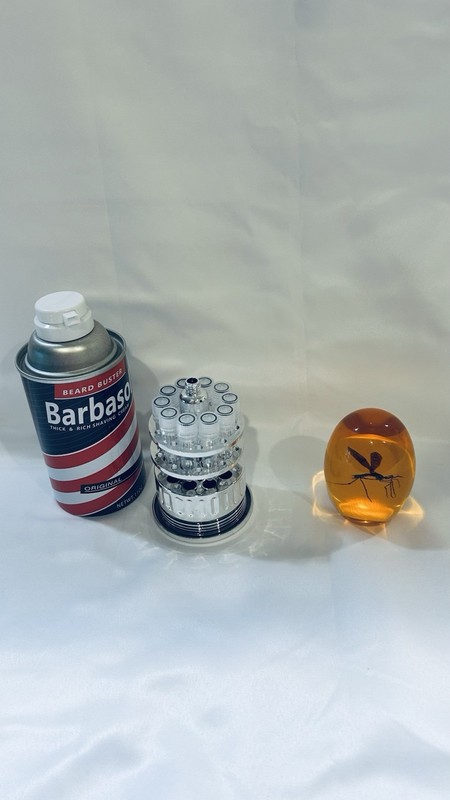 Jurassic Park  Set - Amber Mosquito & Can Dinosaur DNA Canister Replica Prop