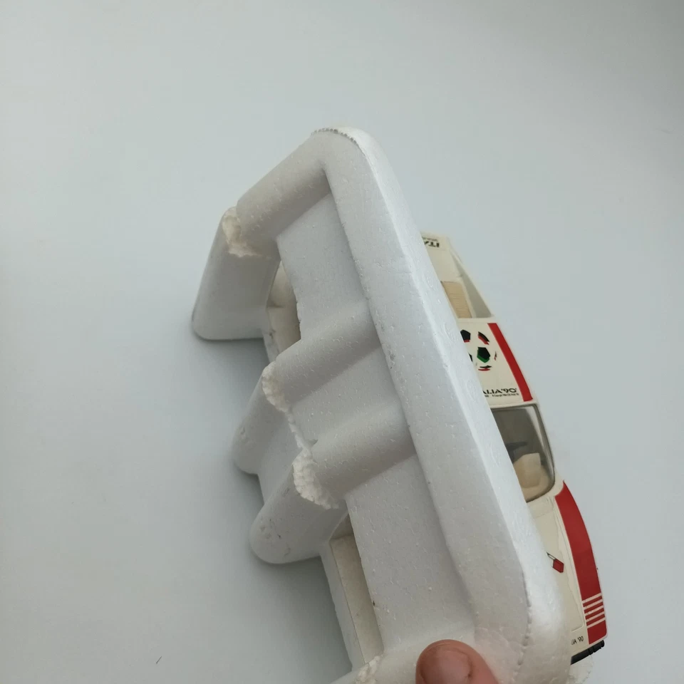 Ferrari 308 GTB Italia 90 Burago 1/24 - Photo 4/4