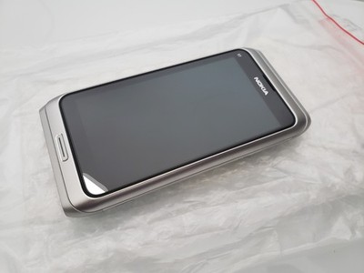 Nokia E7 Handy (entsperrt) silber