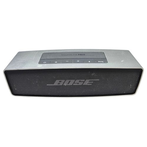 FOR PARTS or REPAIR - Bose SoundLink Mini - DOES NOT POWER ON!