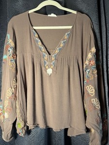 Fun Flowy Embroidered Top By easel Size L