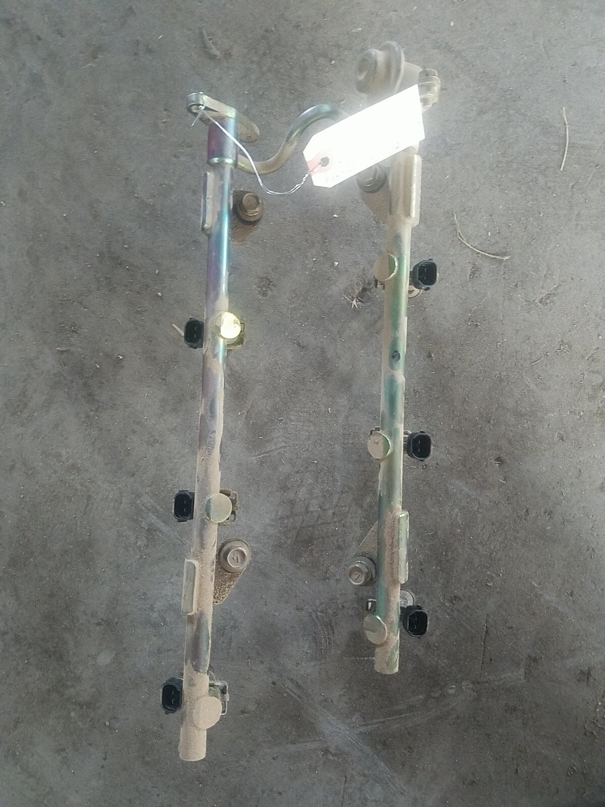 03-06 Infiniti G35 Nissan 350z VQ35DE Fuel Injector Rail Assembly 17521-8J101