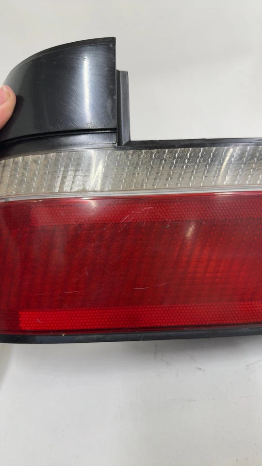 Conjunto de lanterna traseira Ford Escort LH 1985-88 HTBK GT - Imagem 2 de 4