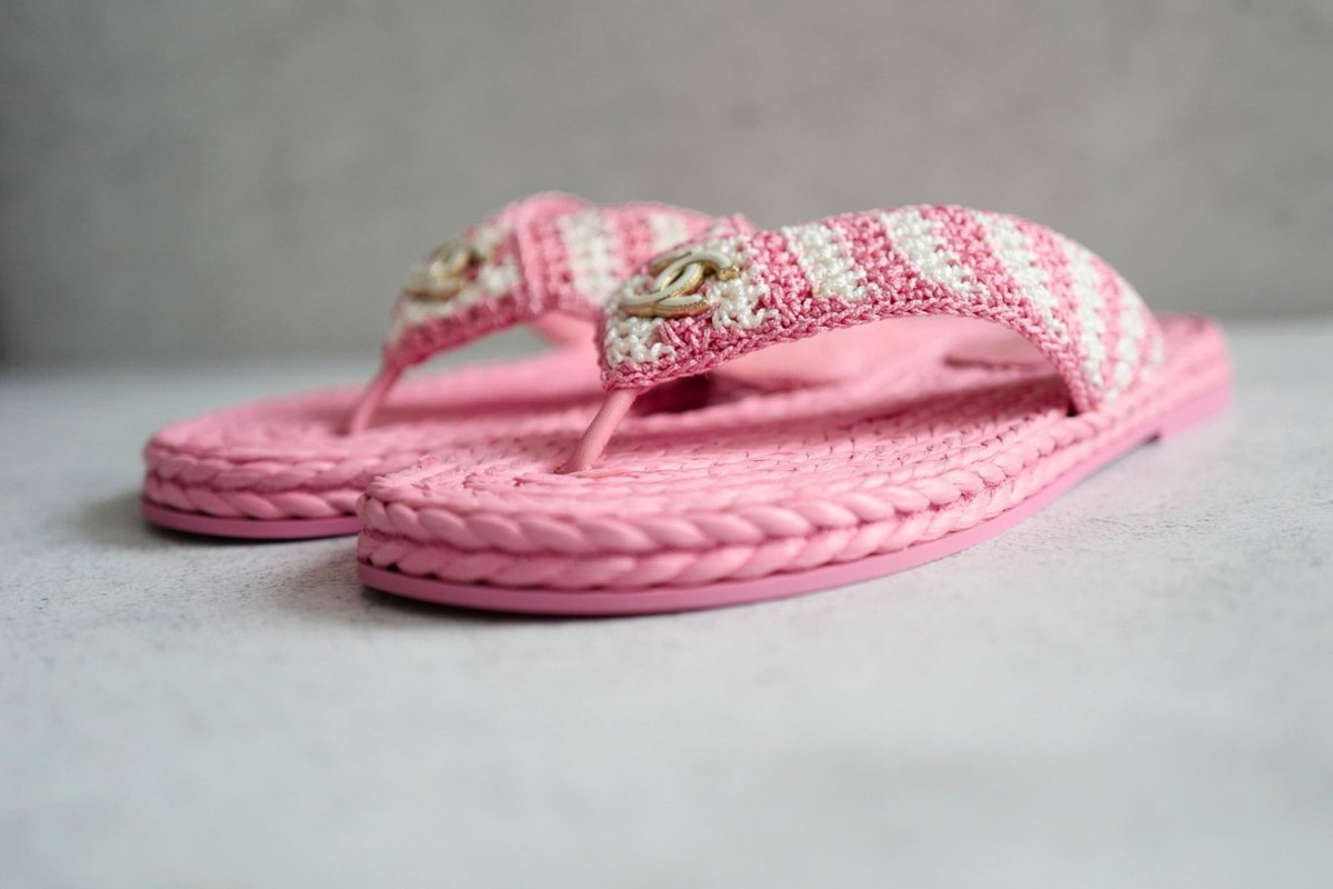 BNIB Chanel 24M Coco Neige beach Collection Pink Crochet Thong