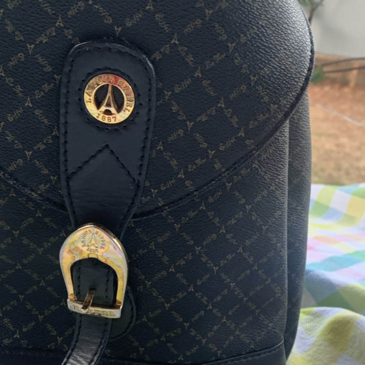 La Tour Eiffel Black Monogram Shoulder Bag Gold Hardware  display picture 3
