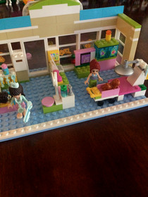 LEGO FRIENDS: Heartlake Vet (3188) W/INSTRUCTIONAL MANUAL 100% COMPLETE