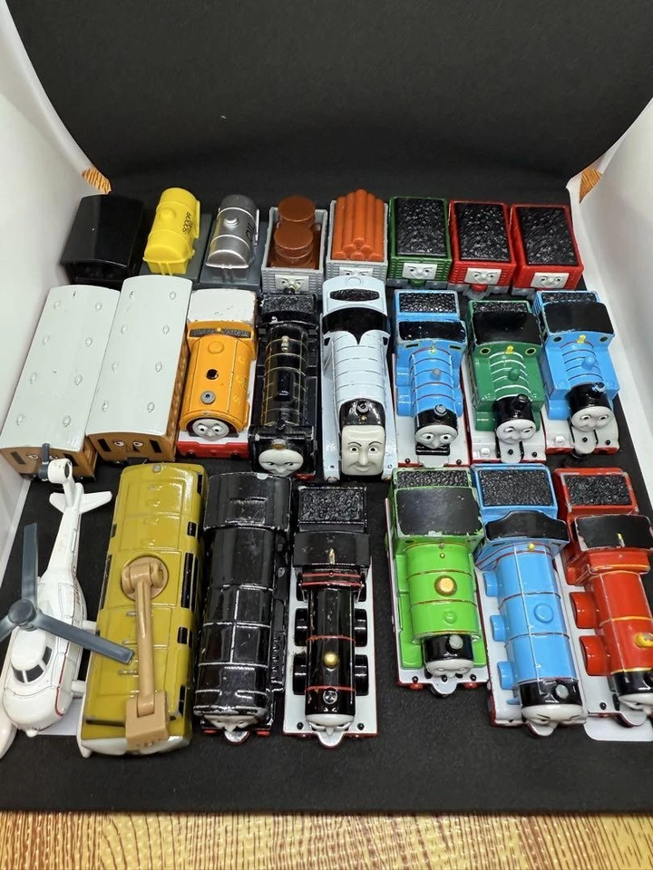 Коллекционный набор из 22 мини-автомобилей Tomica Thomas and Friends Diesel 10 Harold - Изображение 3 из 4