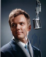 Joel McHale Signed Autographed 8x10 Photo Community The Soup COA VD