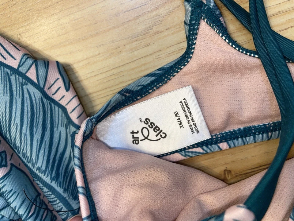 Traje de baño para niñas Art Class XS (4/5) top y protector contra erupciones estampado rosa y verde Foto 3 de 4