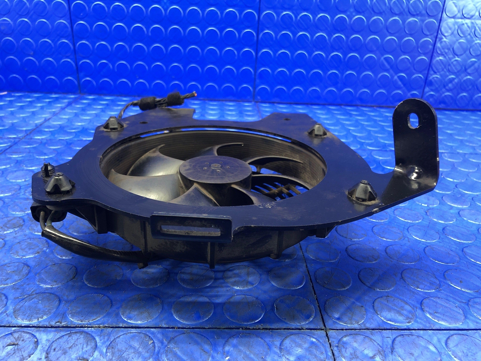 2014-2019 BMW I8 OEM REAR TRUNK MOUNTED ELECTRIC COOLING FAN MOTOR 17427639680