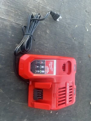 MILWAUKEE 48-59-1808 M18 RAPID CHARGER FITS M18 AND M12 BATTERY