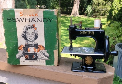 Vintage Singer SewHandy Model 20 Child’s Sewing Machine w/Box Manual Clamp