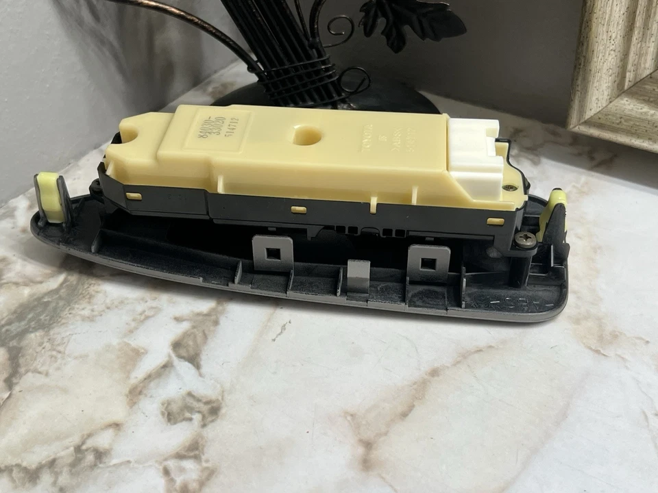 OEM 2004-2006 Lexus ES330 3,3 L DELANTERO DERECHO INTERRUPTOR VENTANA ELÉCTRICA GRIS Foto 3 de 4