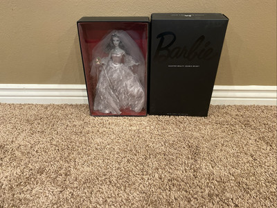 Mattel FBA_CHX12 Zombie Bride Barbie Doll Haunted Beauty