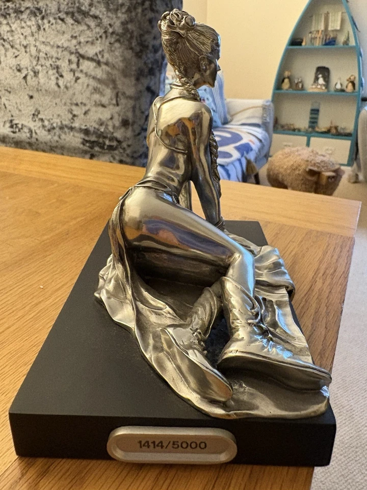 Royal Selangor Princess Leia Statue 1414/5000 unboxed - Immagine 2 di 4