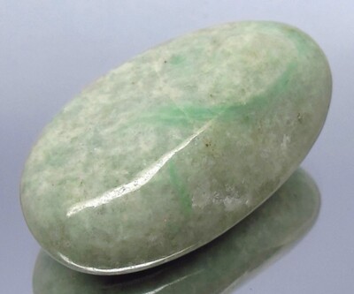 GLISTENING! AAA Green Burmese Maw Sit Sit