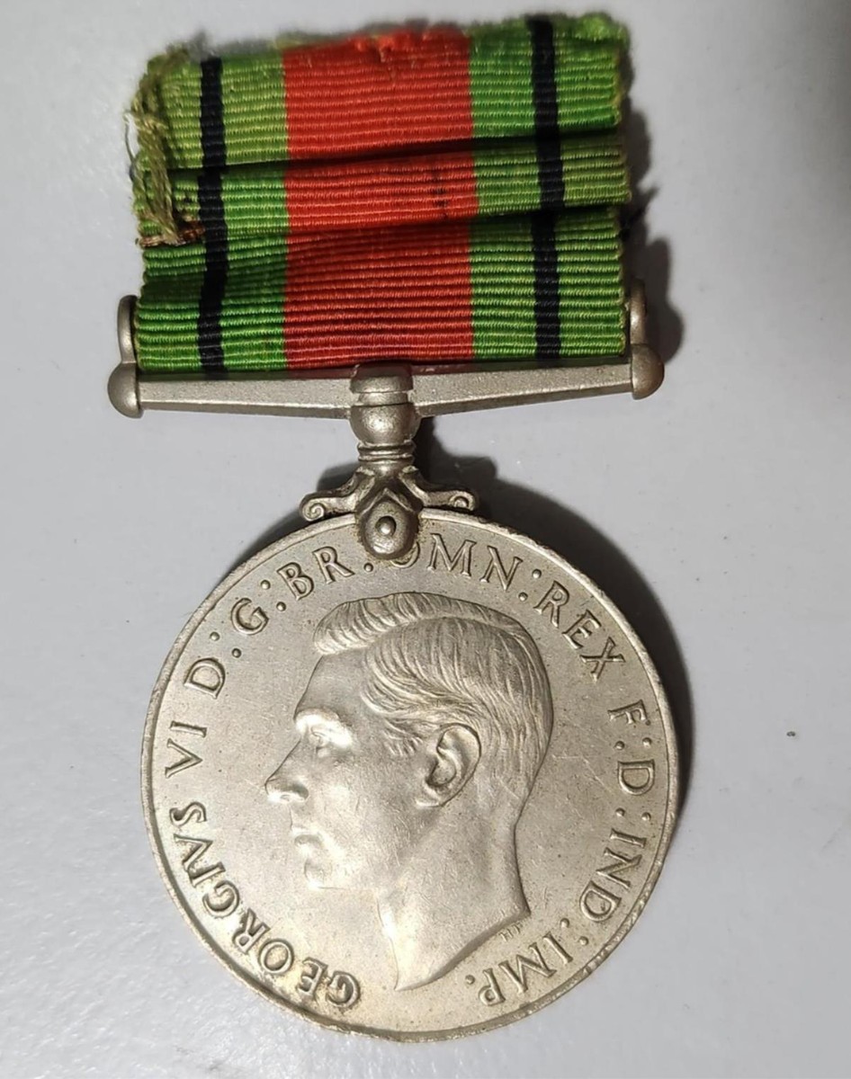 Z1/5 ) Vintage Defence Medal 1939-1945 GEORGIVS VI D:G:BR