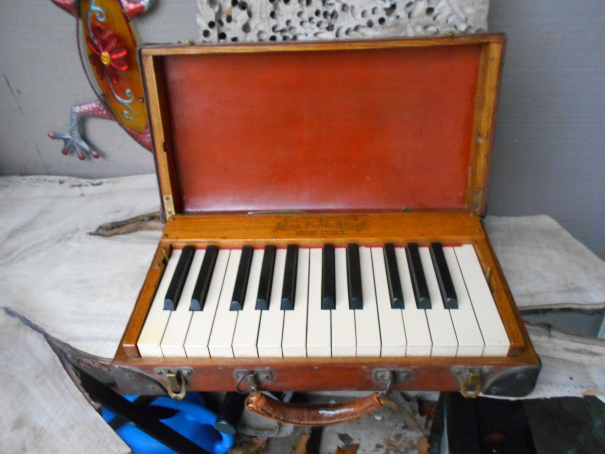 1900s Mrs AM Virgil New York Techniphone also known as the Virgil