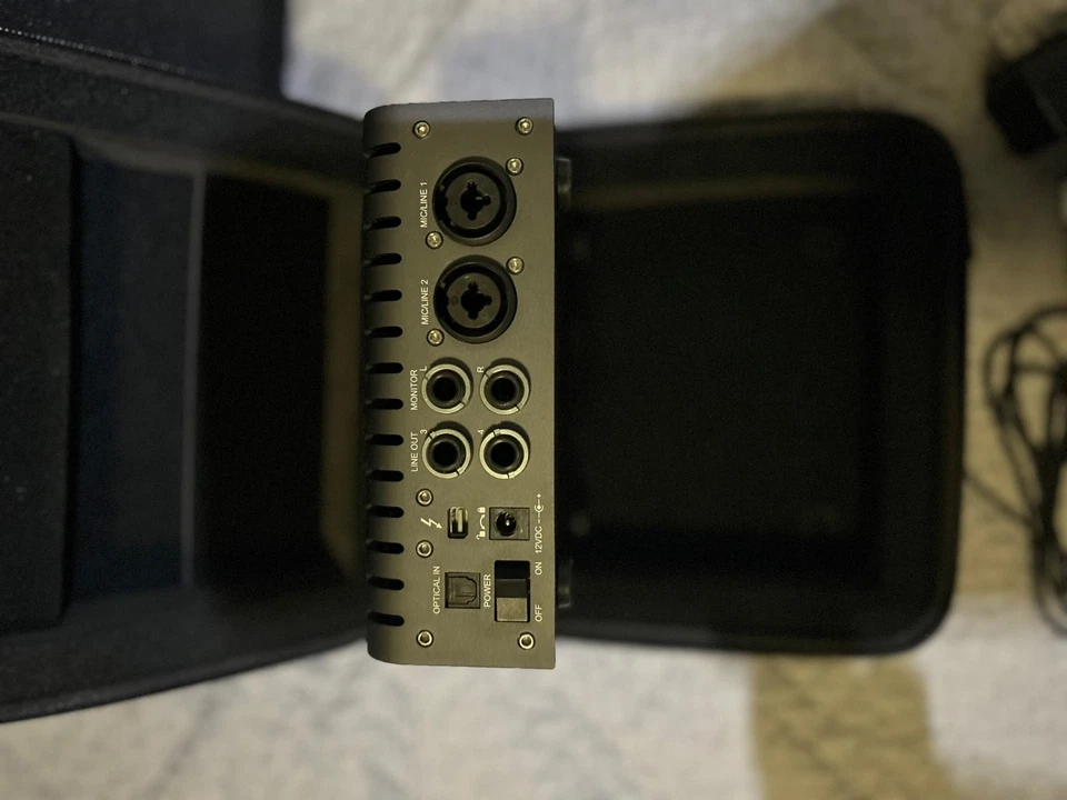 UAD Apollo Twin MkII Solo + Estuche de Transporte / Adaptador Apple Thunderbolt + Cable Foto 3 de 4