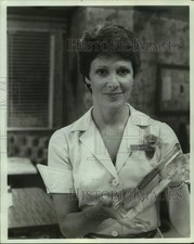 Press Photo Linda Lavin stars on Alice, television series. - sap05827