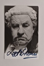 Leo McKern - - Original Autograph - - Photo