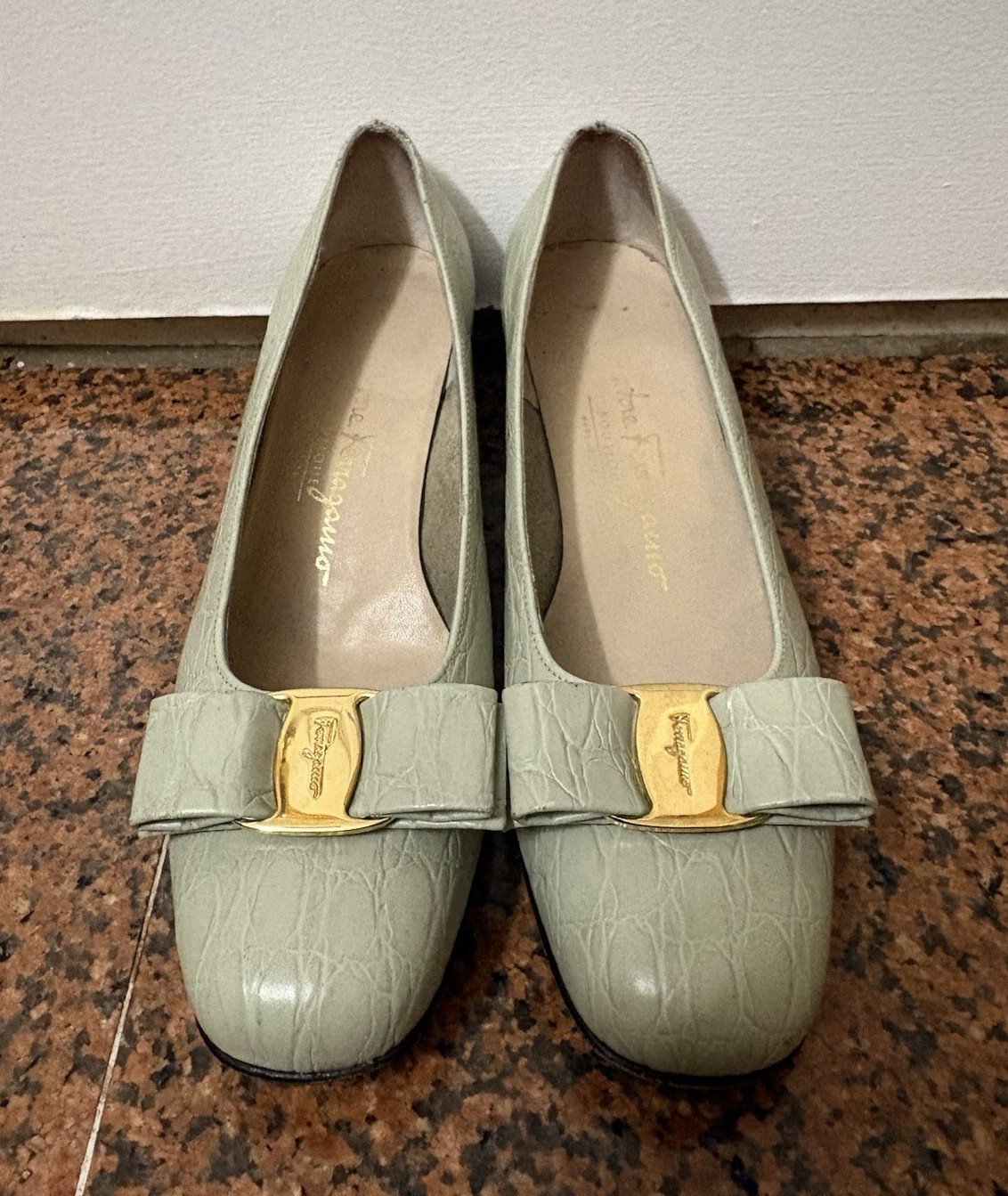 Salvatore Ferragamo Light Green Leather Block Heel Pumps Croc Embossed Bow Sz 6
