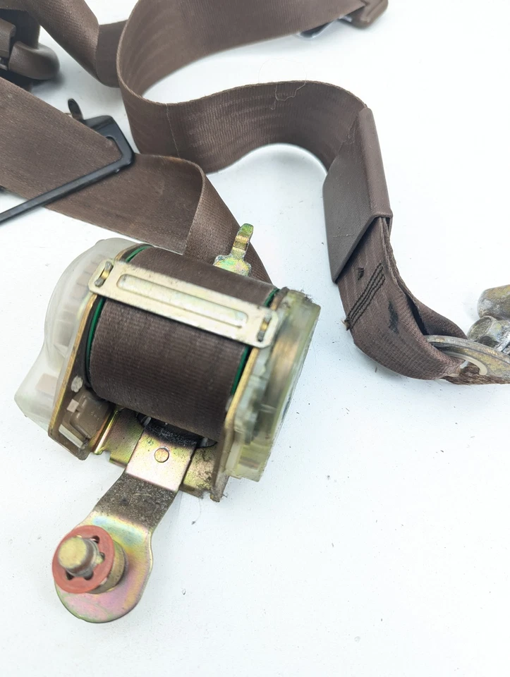 1990 TOYOTA 4 RUNNER SR5 DRIVER SIDE FRONT SEAT BELT BROWN - Image 2 of 4