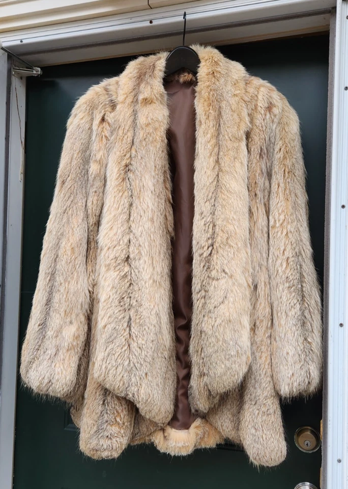 3/4 Length Eurasian Canadian Lynx Coat, Jacket Size Plus 2-3XL - Not Endangered - Image 2 of 4