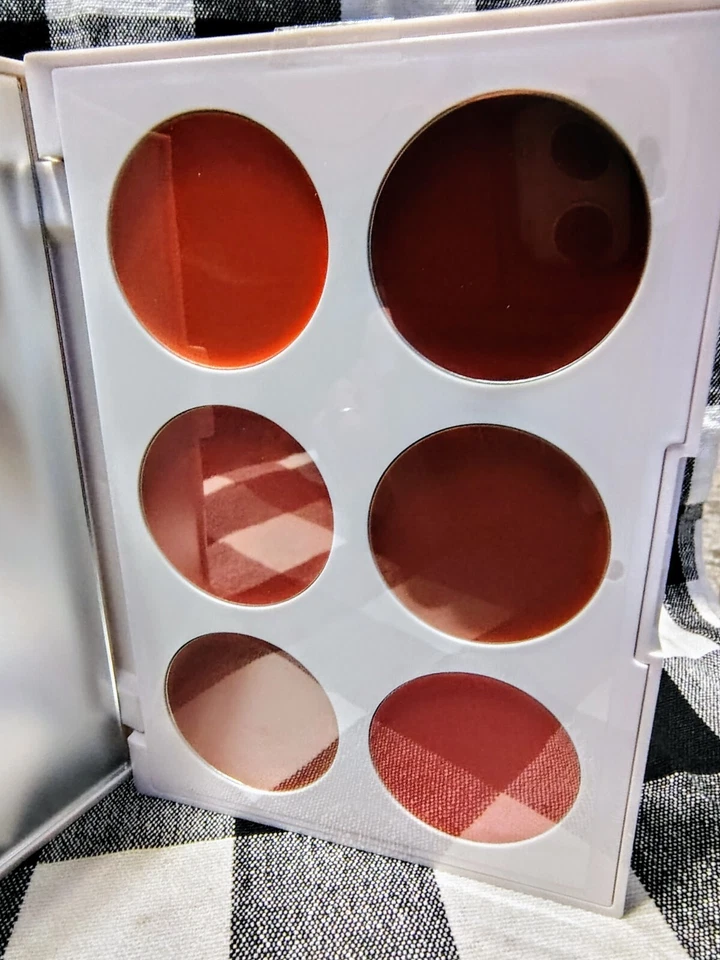 ICONIC London Multi-Use Lip & Cheek Palette- NEW - Image 3 of 4