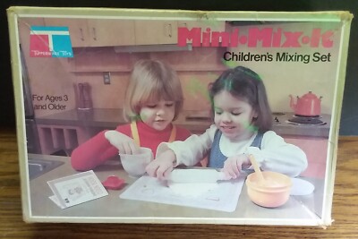 Tupperware Mini Mix It Childrens Mixing Set - Missing Lid and Book 1979 Vintage