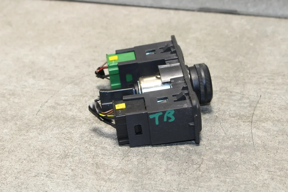 Opel Tigra B Schalter Sitzheizung Zigarettenanzünder 13114078 - Bild 4 von 4