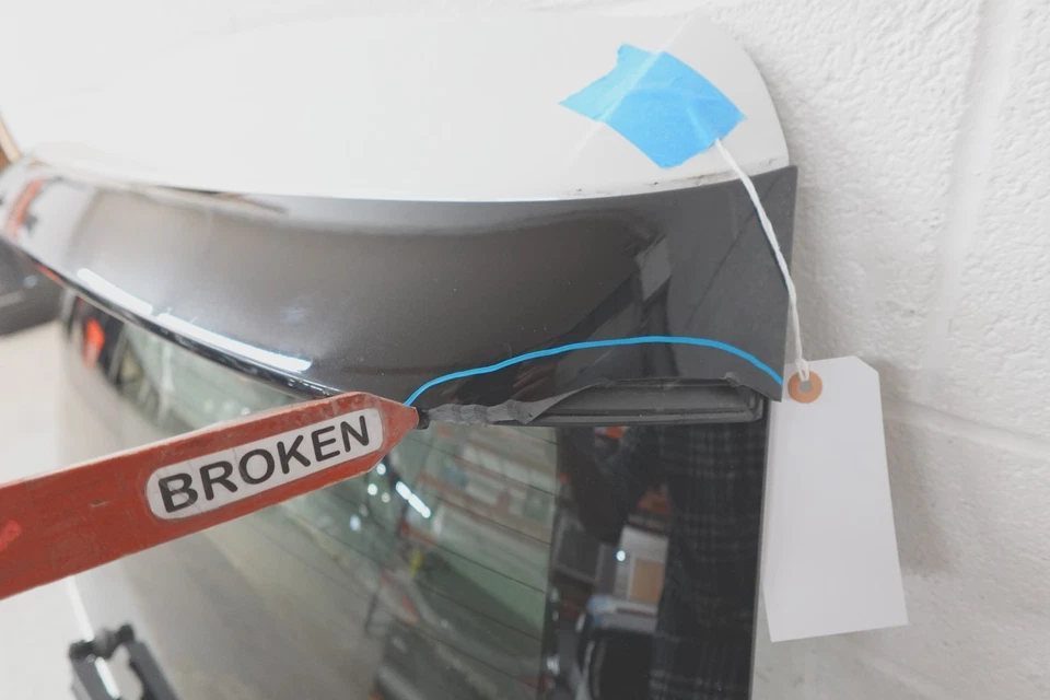 2018-2024 VOLKSWAGEN TIGUAN REAR TAILGATE LIFTGATE (OEM) COMPLETE W/CAMERA Foto 4 de 4