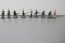 9 soldatini di piombo vintage - timbrati con lettera e numeri