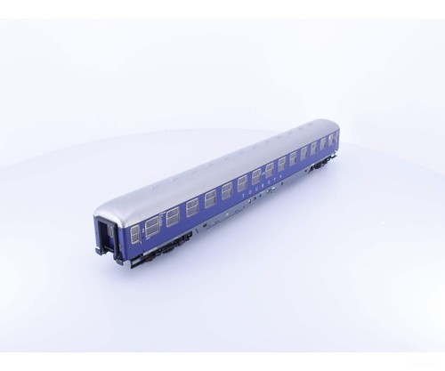 Roco 17654 HO DB 2nd Class Passenger Car Touropa Essen 17654 | Condition: Used