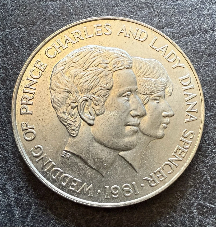 Uganda 10 Shillings Coin, 1981 UNC Prince Charles & Lady Diana - Image 2 of 2