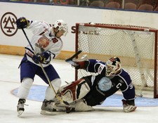 Martin Brodeur wearing the Captains 'C' for the first time i- Ice Hockey Photo