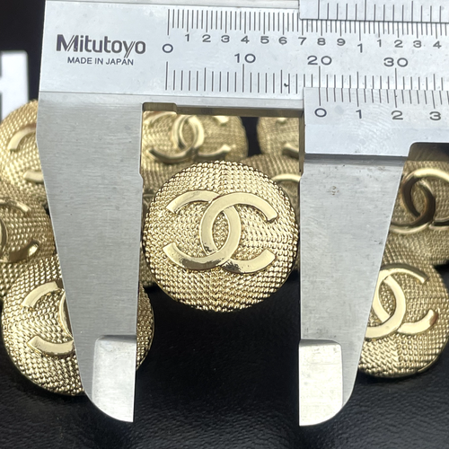 10 CHANEL BUTTONS CC LOGO ROUND GOLD METAL 20MM VINTAGE - Picture 7 of 7
