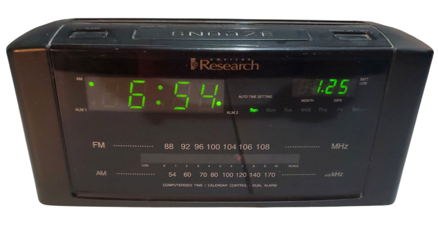 Vintage Emerson Research CKS2000 Smart Set Dual Alarm Clock AM/FM Radio Date