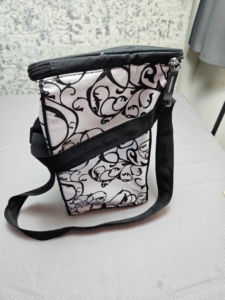 Refrigerador de vinho isolado Igloo alça ajustável estampa preto/branco fórmula de almoço - Imagem 2 de 4