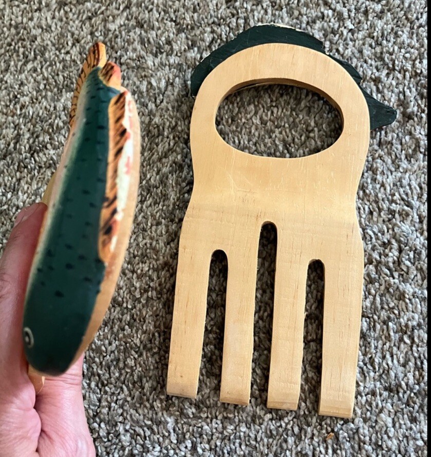 Set of 2 Salad Serving Hands Wood Salad Grabbers Natural Salad Forks 🐠