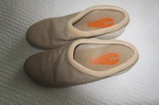 Preowned Women's Size 7 Merrell Brown Slip On Shoes 1205-43186