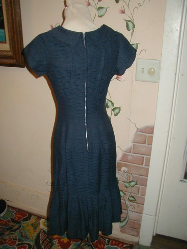 VTG 40s Fitted blue Rayon Wiggle Pin up girl dress Rhinestone buttons Bust 34 - Picture 4 of 6