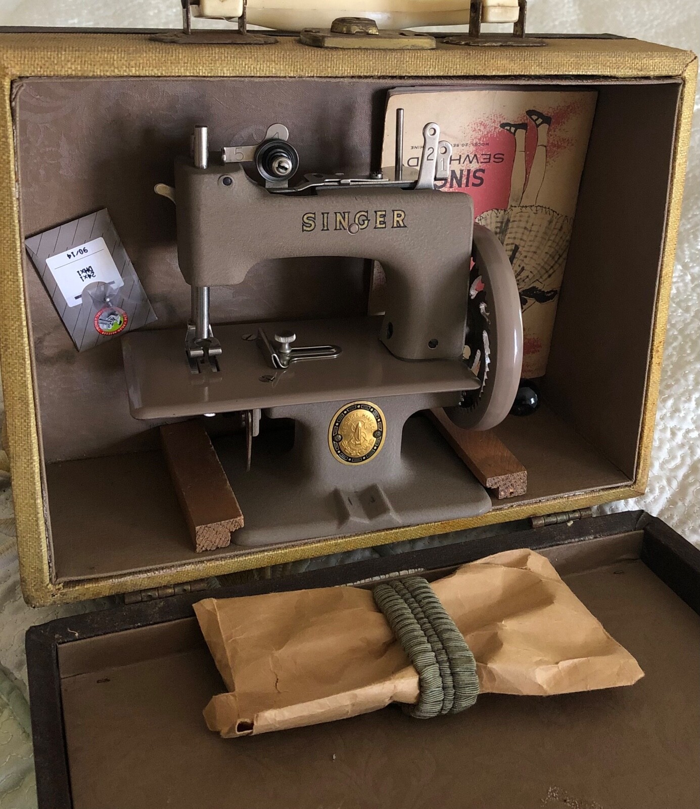 Singer Child's Sewhandy Sewing Machine Model 20 eBay