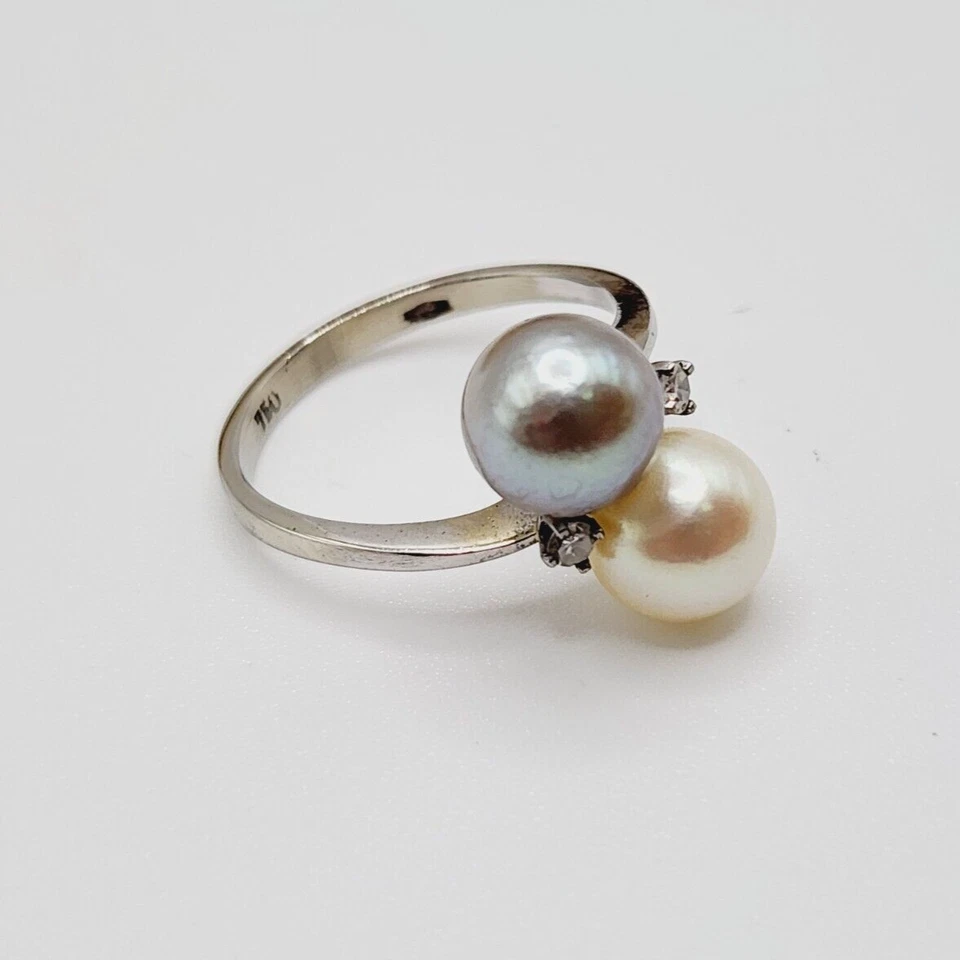 Anillo de oro blanco de 18 quilates con 2 perlas y diamantes de Akoya talla 5,75 EE. UU. Foto 2 de 4