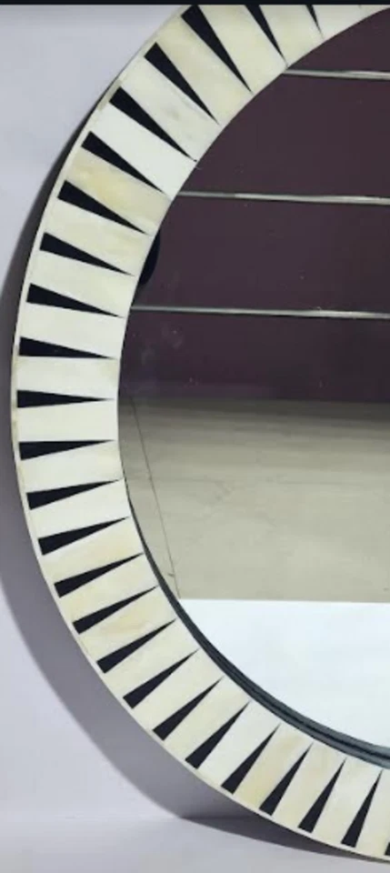 Espejo redondo con incrustaciones de hueso y resina Arvi Foto 3 de 4