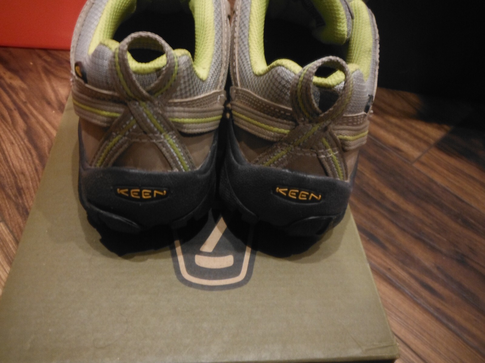 Scarpe da ginnastica Keen Voyageur grigio neutro e verde lime da donna US 6 5