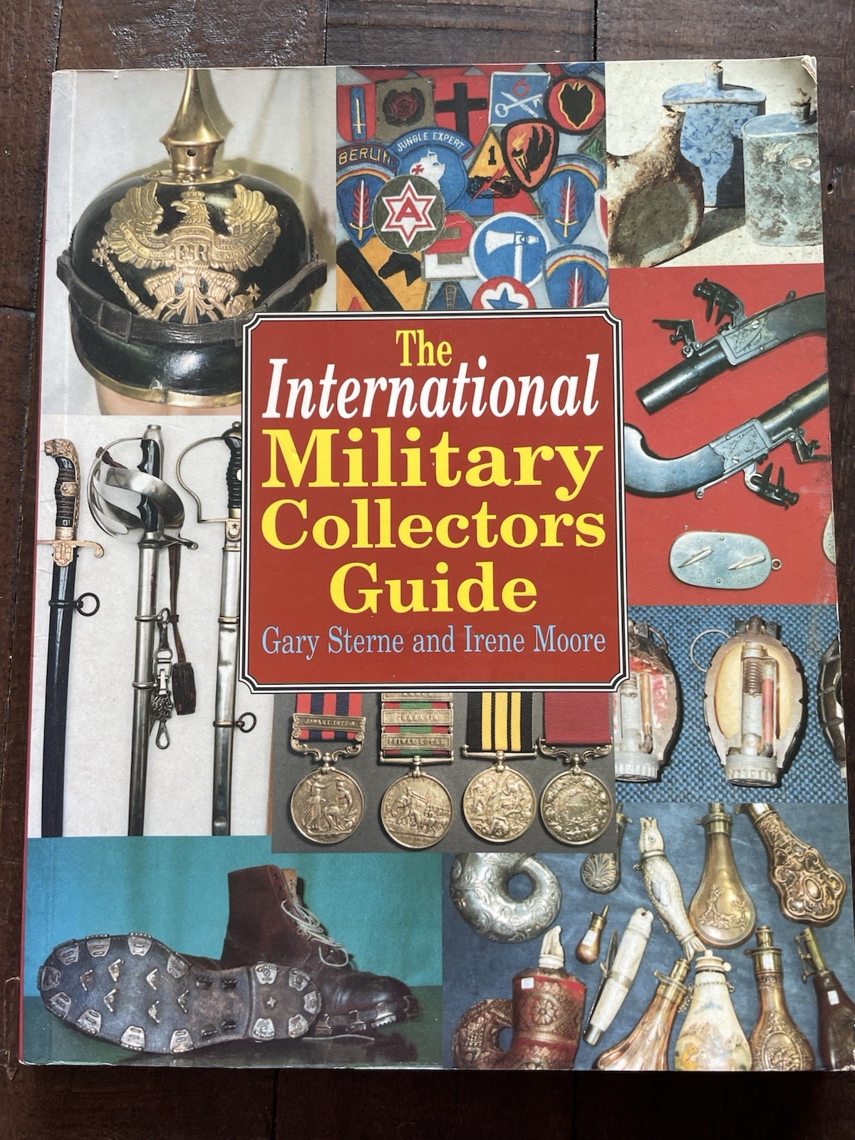 The International Military Collectors Guide PB Gary Sterne, Irene Moore
