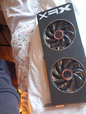 XFX AMD Radeon r9-280 3GB GDDR5 PCIe x16 Dual Fan DP HDMI DVI DX11