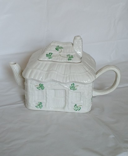 Teiera Belleek Shamrock Irish Cottage da collezione con coperchio quadrato 11a generazione - Foto 2 di 7