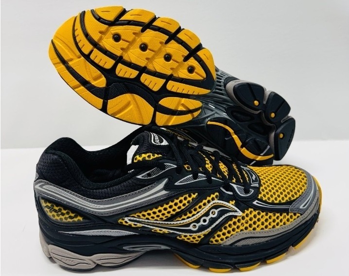 Saucony Progrid Omni 9 Gold/Carbon  Black & Yellow Sz 10.5⁰ Mens Shoes *NEW* 
